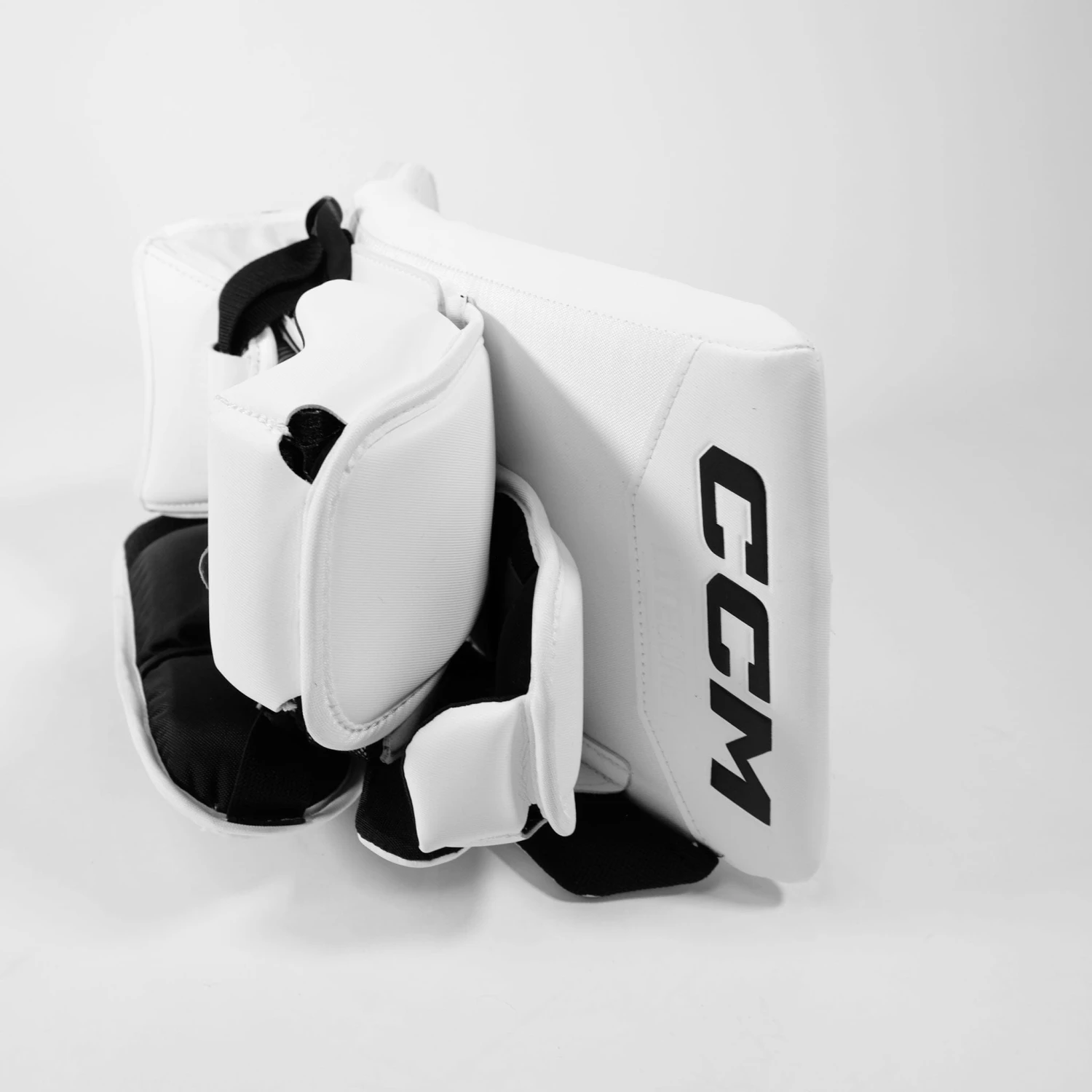 CCM Axis 2.9 Senior Goalie Blocker - Source Exclusive 5 CCM Axis 2.9 Senior Goalie Blocker - Source Exclusive - Image 5