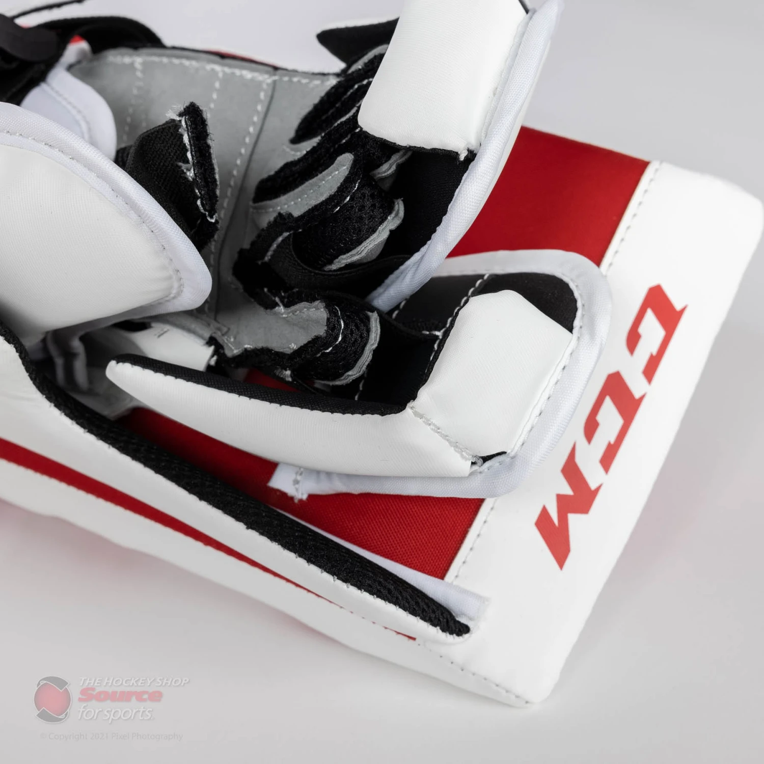 CCM Extreme Flex E5.5 Youth Goalie Blocker 6 CCM Extreme Flex E5.5 Youth Goalie Blocker - Image 6