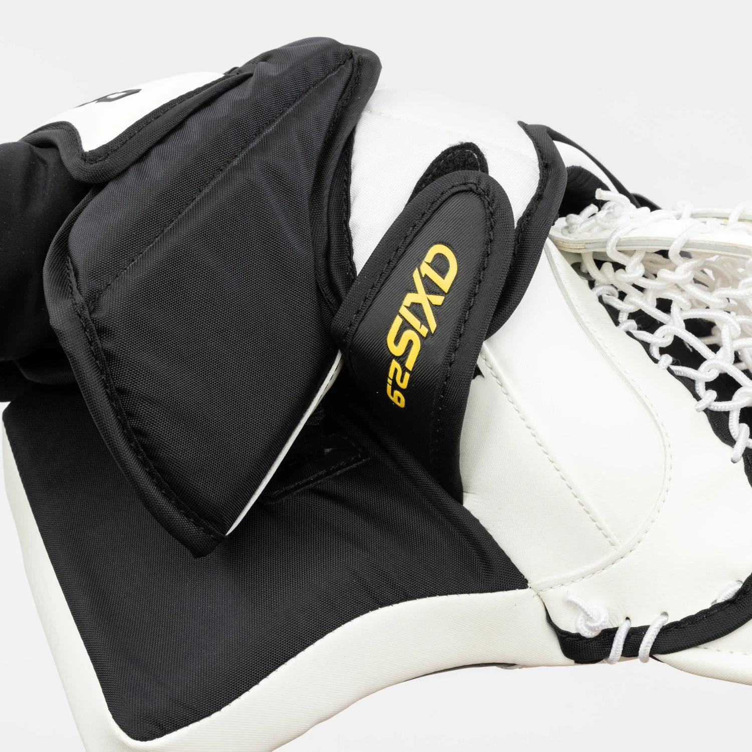 CCM Axis 2.9 Senior Goalie Catcher 4 CCM Axis 2.9 Senior Goalie Catcher - Image 4