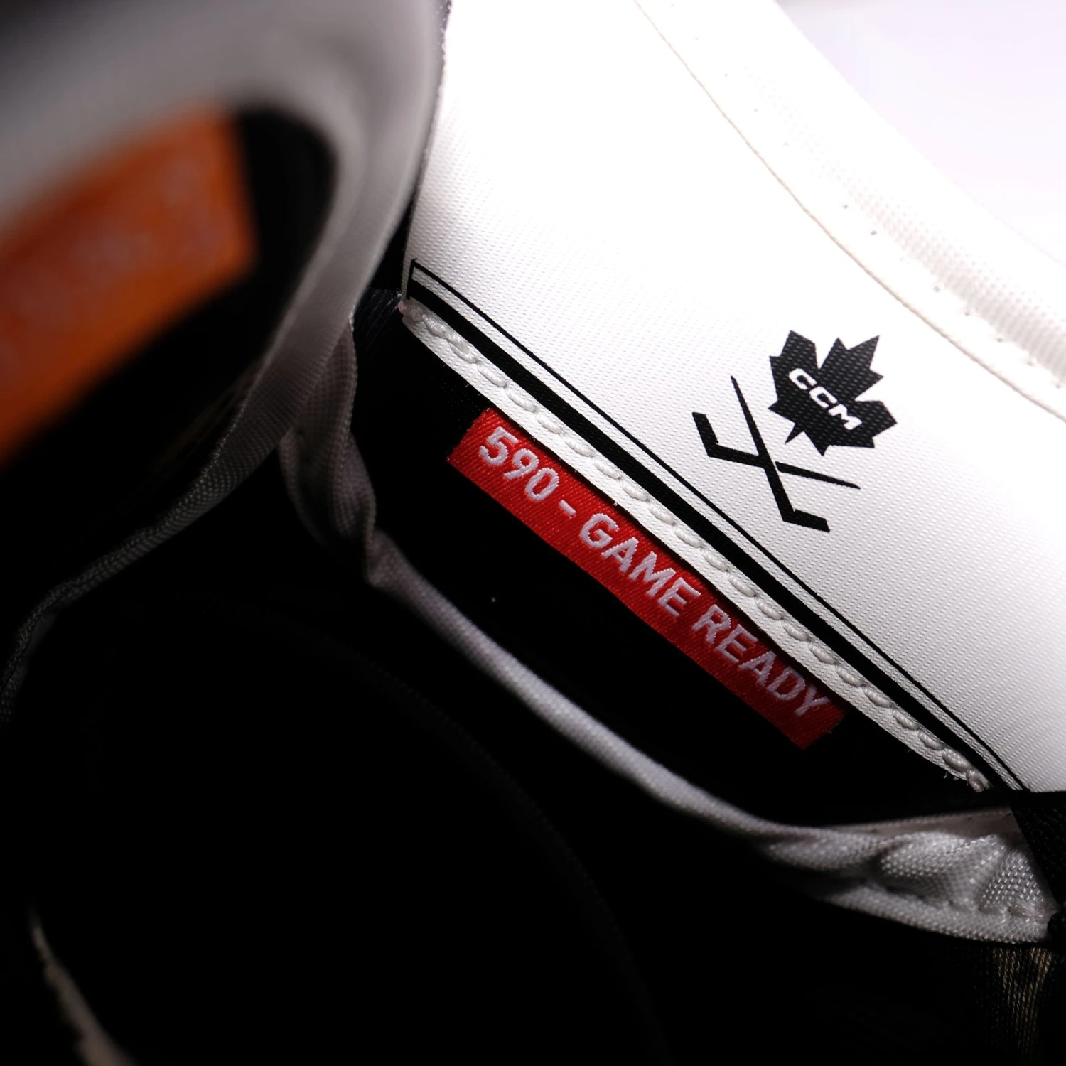 CCM Axis 2 Senior Goalie Catcher - 590 Degree 2 CCM Axis 2 Senior Goalie Catcher - 590 Degree - Image 2