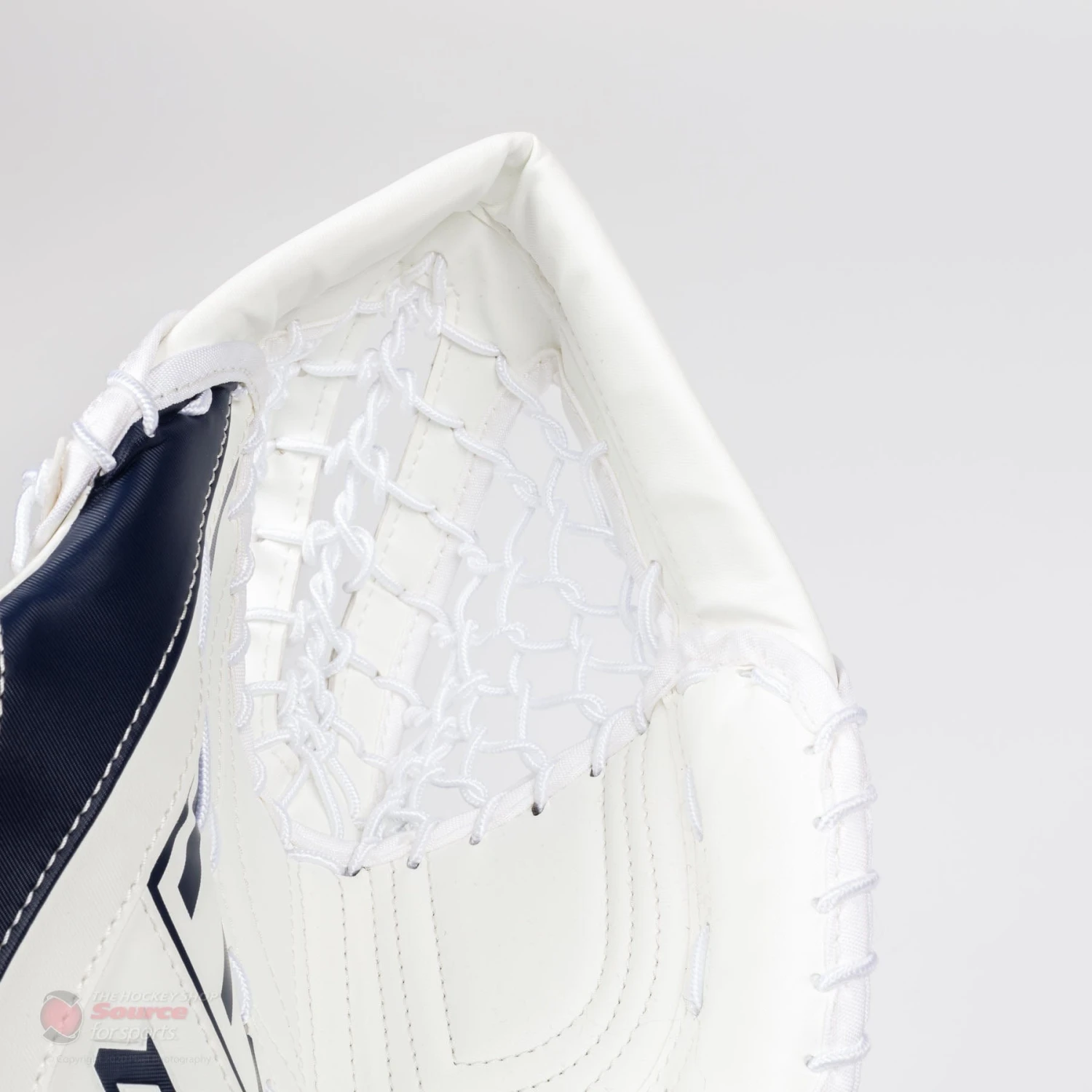 CCM Axis A1.5 Junior Goalie Catcher 3 CCM Axis A1.5 Junior Goalie Catcher - Image 3