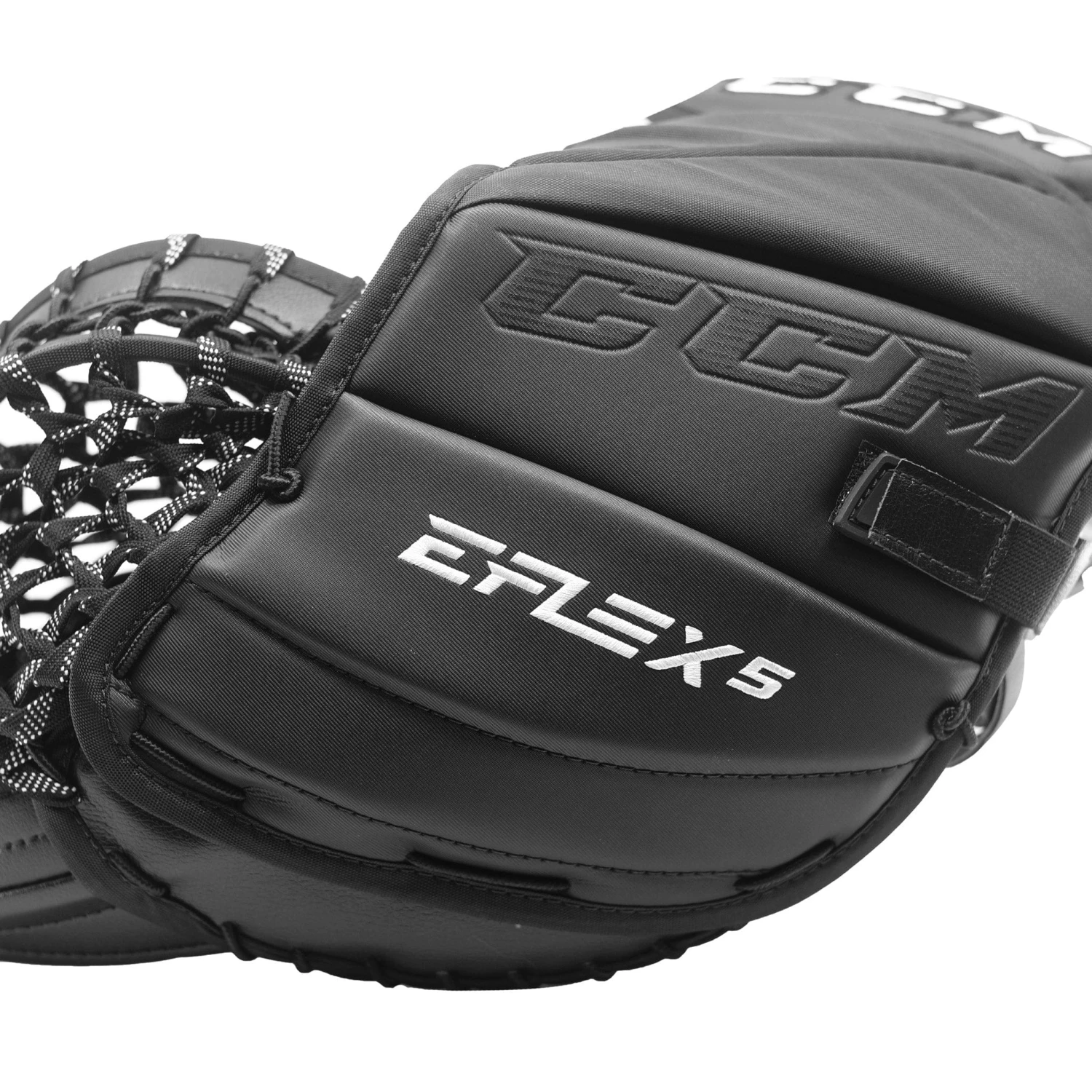 CCM Extreme Flex 5 Senior Goalie Catcher - 580 Break Angle 4 CCM Extreme Flex 5 Senior Goalie Catcher - 580 Break Angle - Image 4