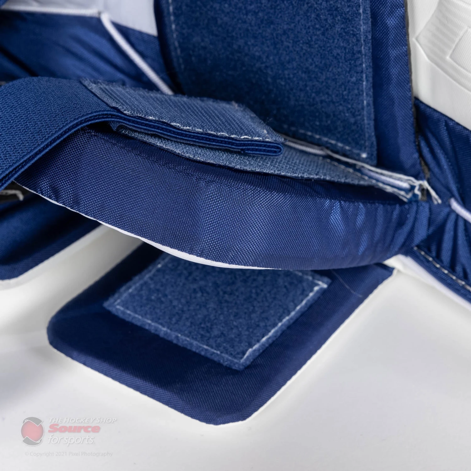 CCM Extreme Flex E5.5 Junior Goalie Leg Pads 14 CCM Extreme Flex E5.5 Junior Goalie Leg Pads - Image 14