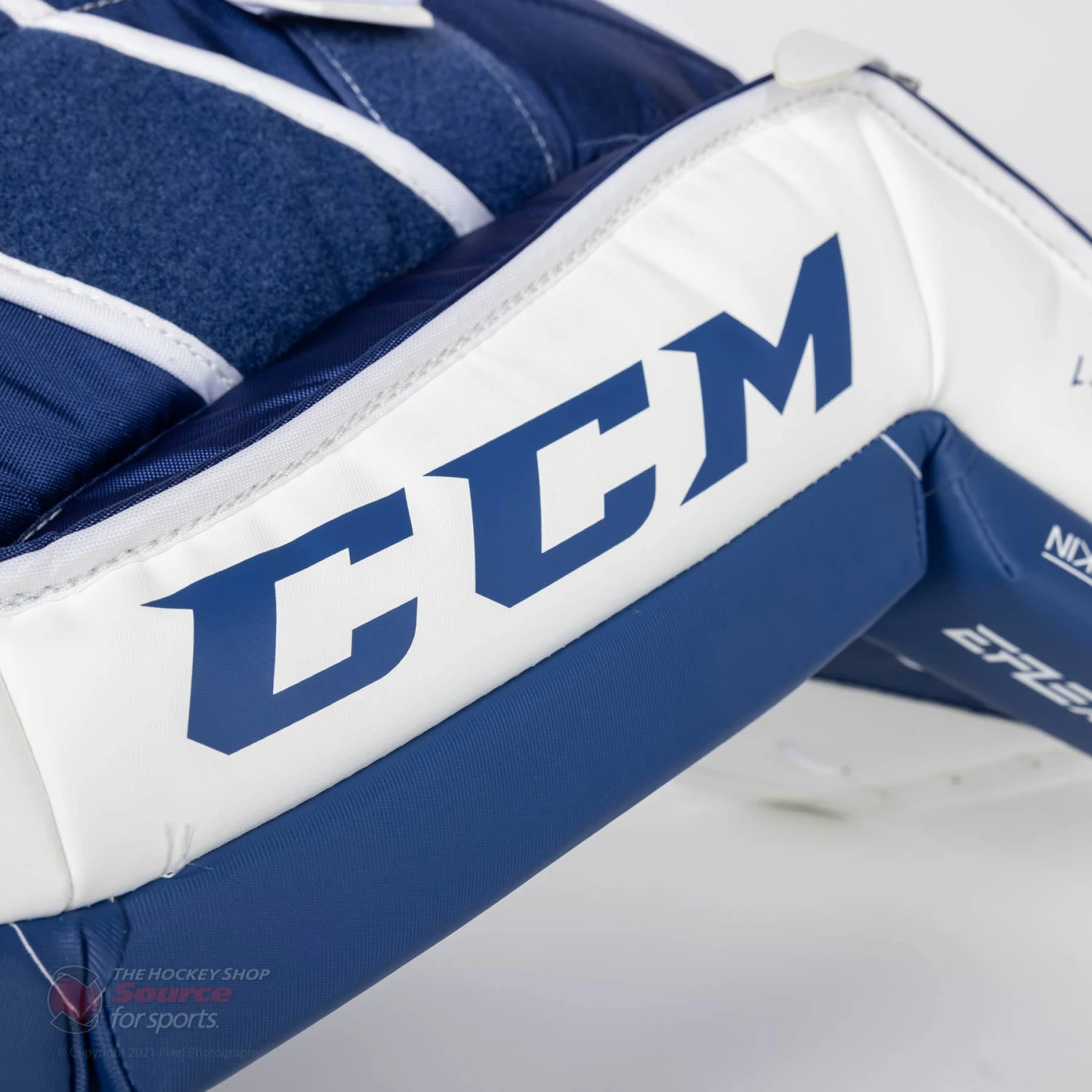 CCM Extreme Flex E5.5 Junior Goalie Leg Pads 9 CCM Extreme Flex E5.5 Junior Goalie Leg Pads - Image 9