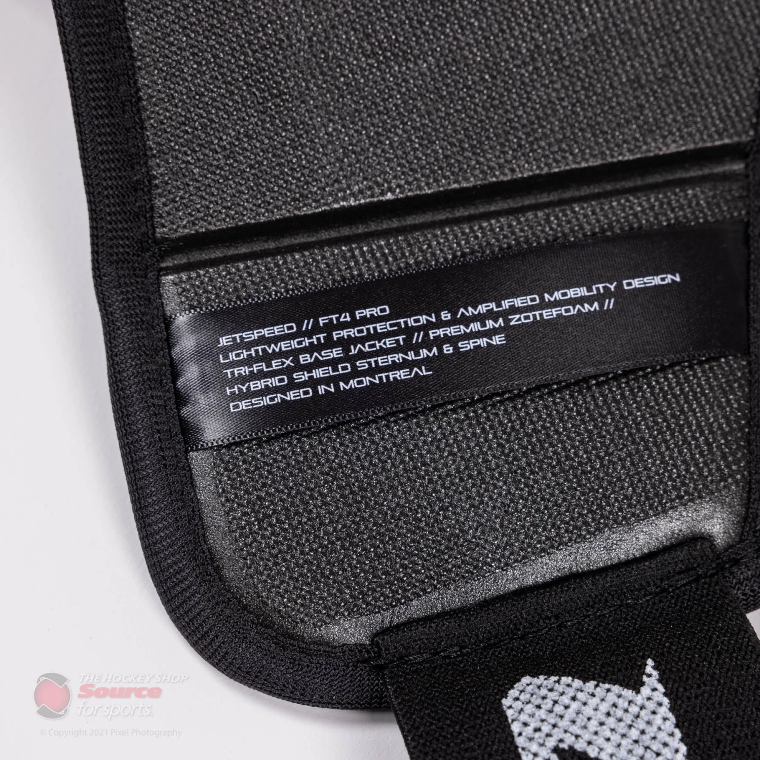 CCM Jetspeed FT4 Pro Senior Hockey Shoulder Pads 11 CCM Jetspeed FT4 Pro Senior Hockey Shoulder Pads - Image 11