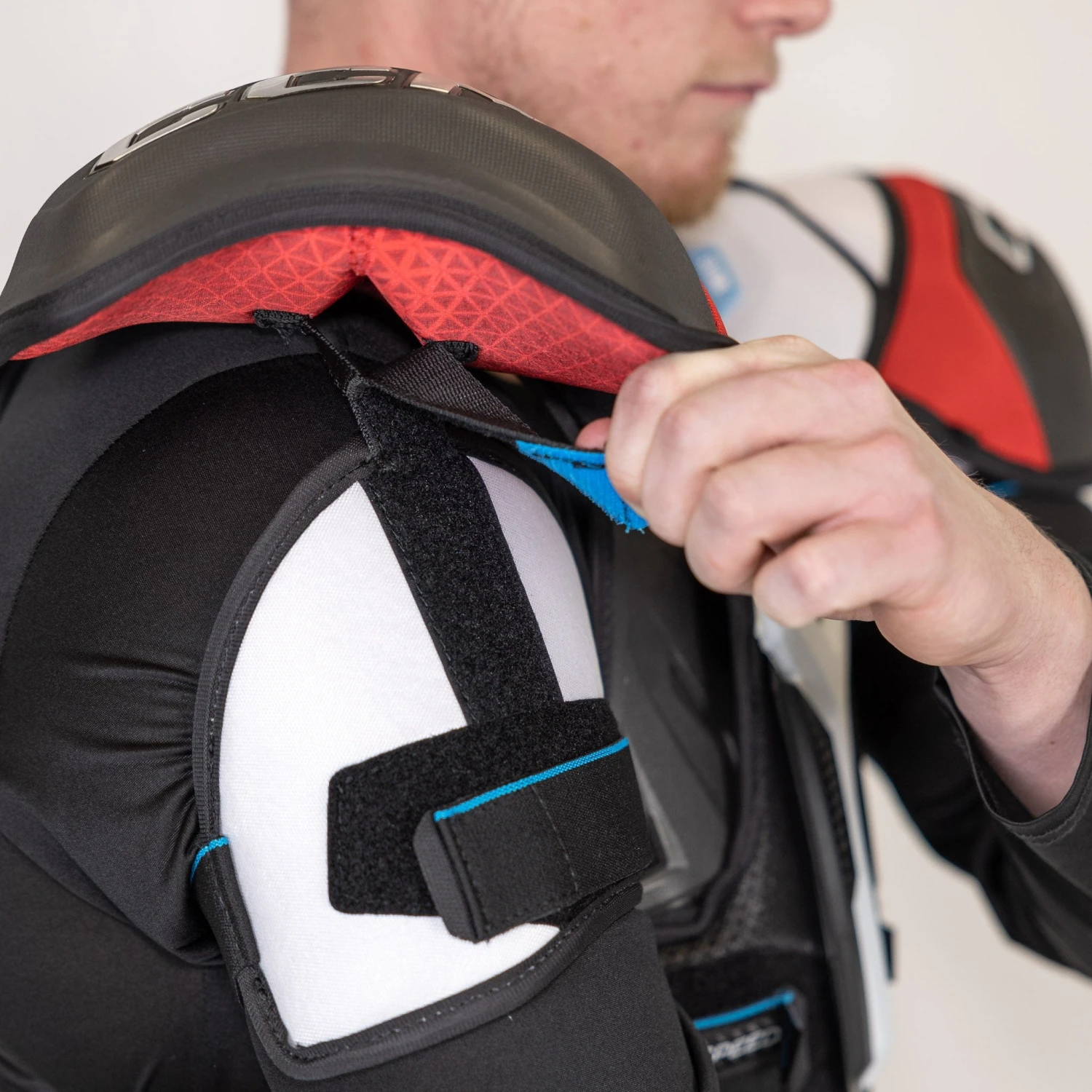 CCM Jetspeed FT6 Senior Hockey Shoulder Pads 9 CCM Jetspeed FT6 Senior Hockey Shoulder Pads - Image 9