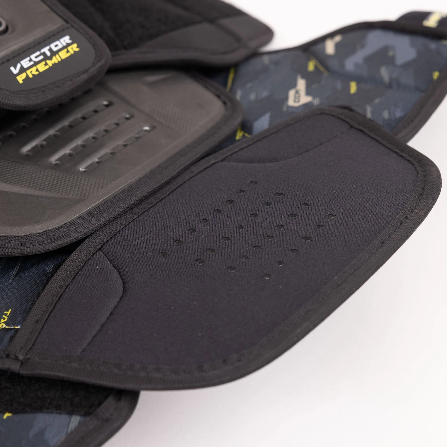 CCM Tacks Vector Premier Junior Hockey Shoulder Pads 9 CCM Tacks Vector Premier Junior Hockey Shoulder Pads - Image 9