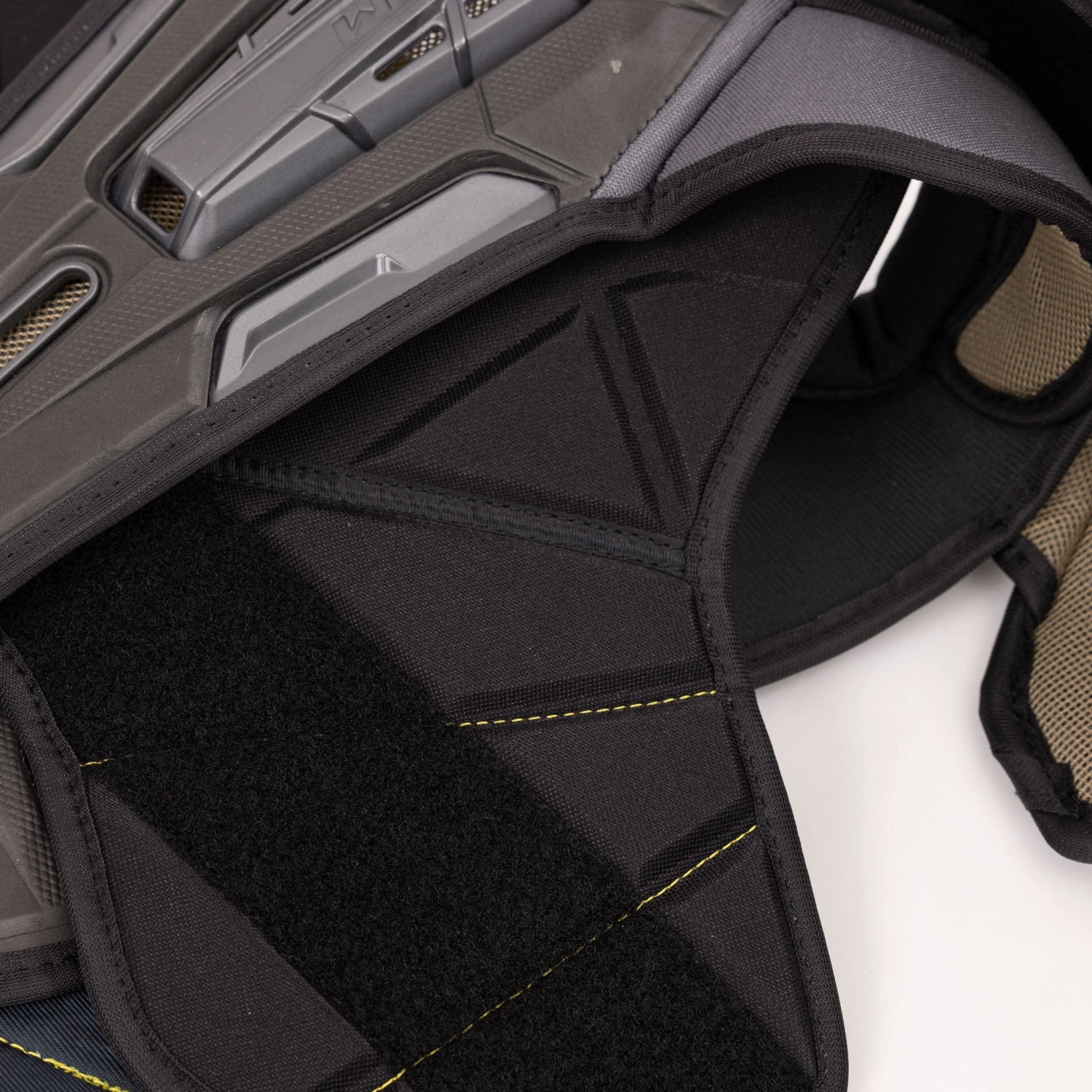 CCM Tacks Vector Premier Junior Hockey Shoulder Pads 14 CCM Tacks Vector Premier Junior Hockey Shoulder Pads - Image 14